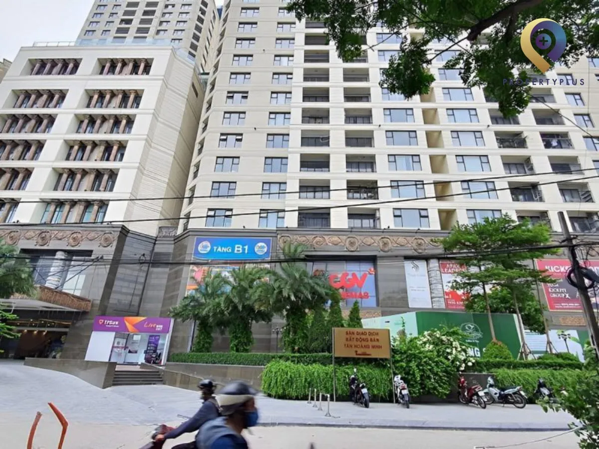 Toàn cảnh tòa nhà D. Le Roi-Soleil nhìn từ phía trước